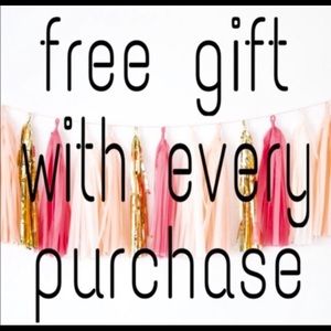 😊Free gift with every purchase😊